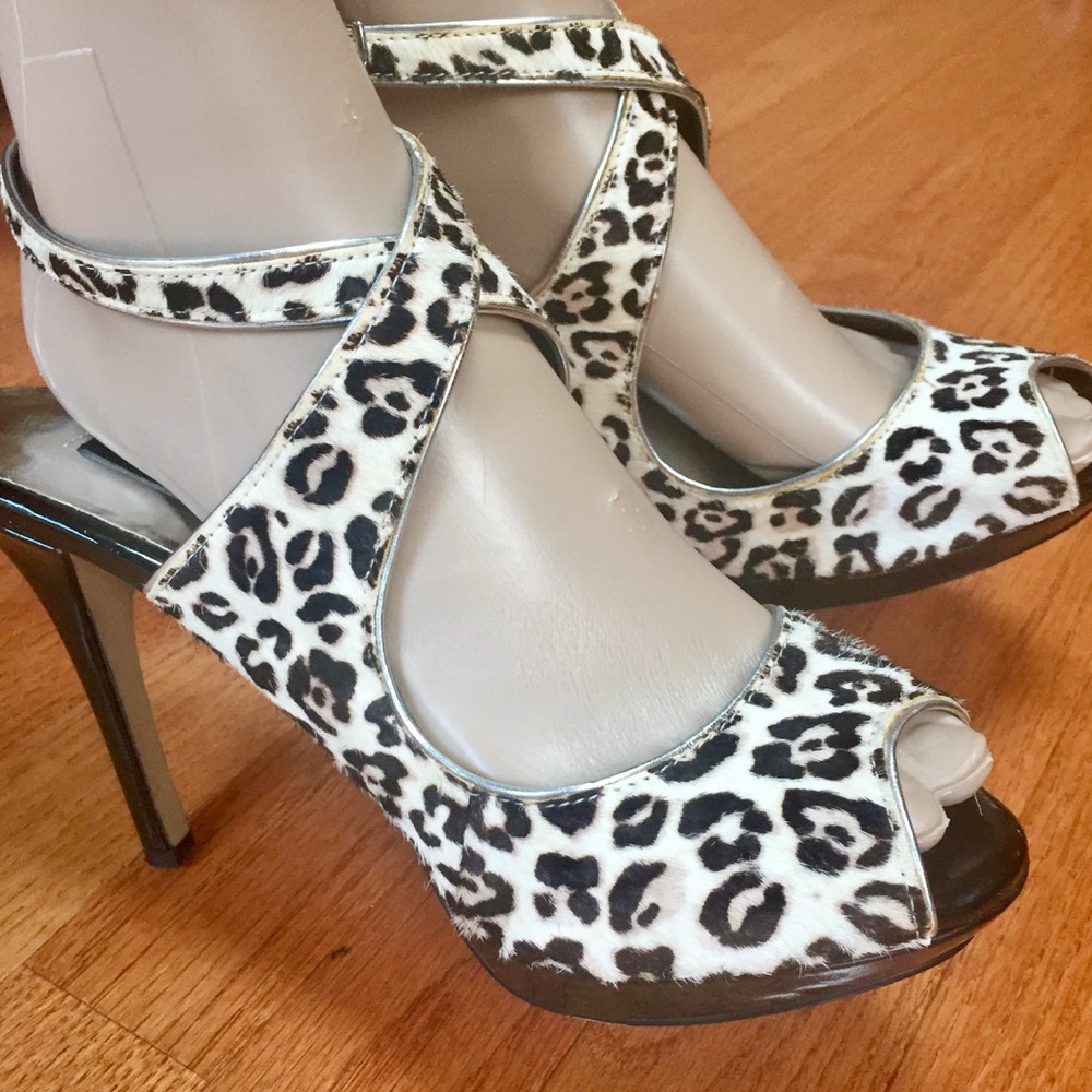 White House Black Market Tallulah Calf Hair Cheetah Peep Toe 4" Heels Sz…